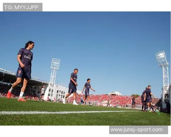 尼姆主场迎战巴黎日耳曼全力争胜双方球员状态如何成比赛关键